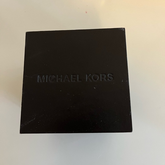 Micheal Kors watch - Picture 2 of 3